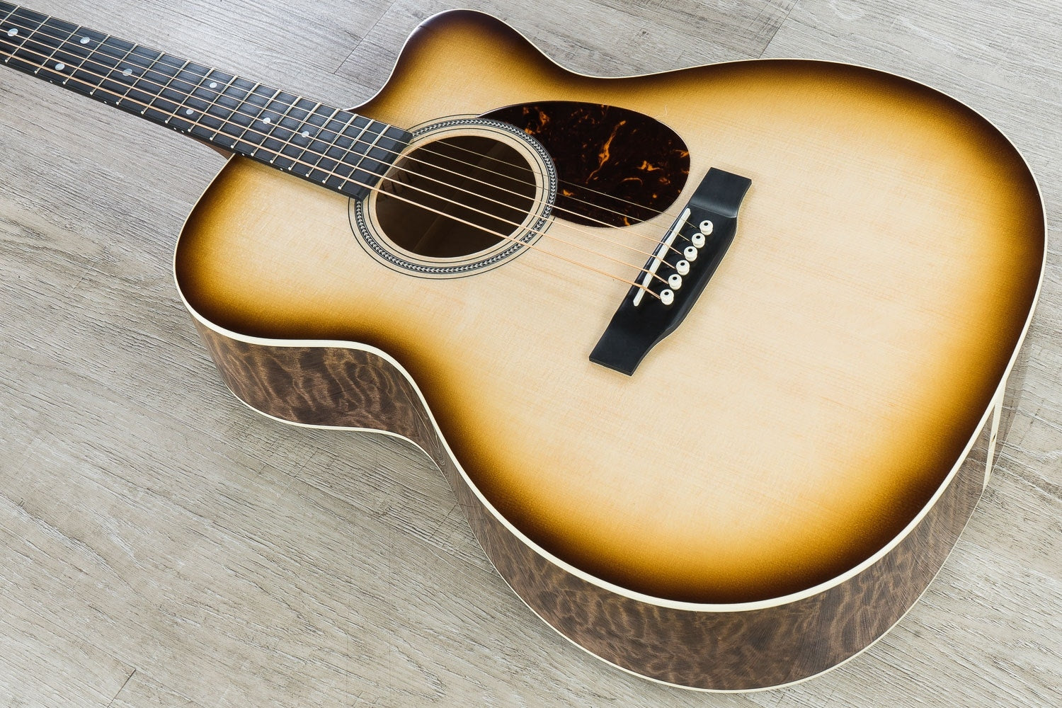 Martin NAMM 2018 Custom Shop 000 Acoustic Guitar, Quilted Maple Back/Sides, Sitka Spruce Top, Hard Case - Trans Walnut Edge Sunburst