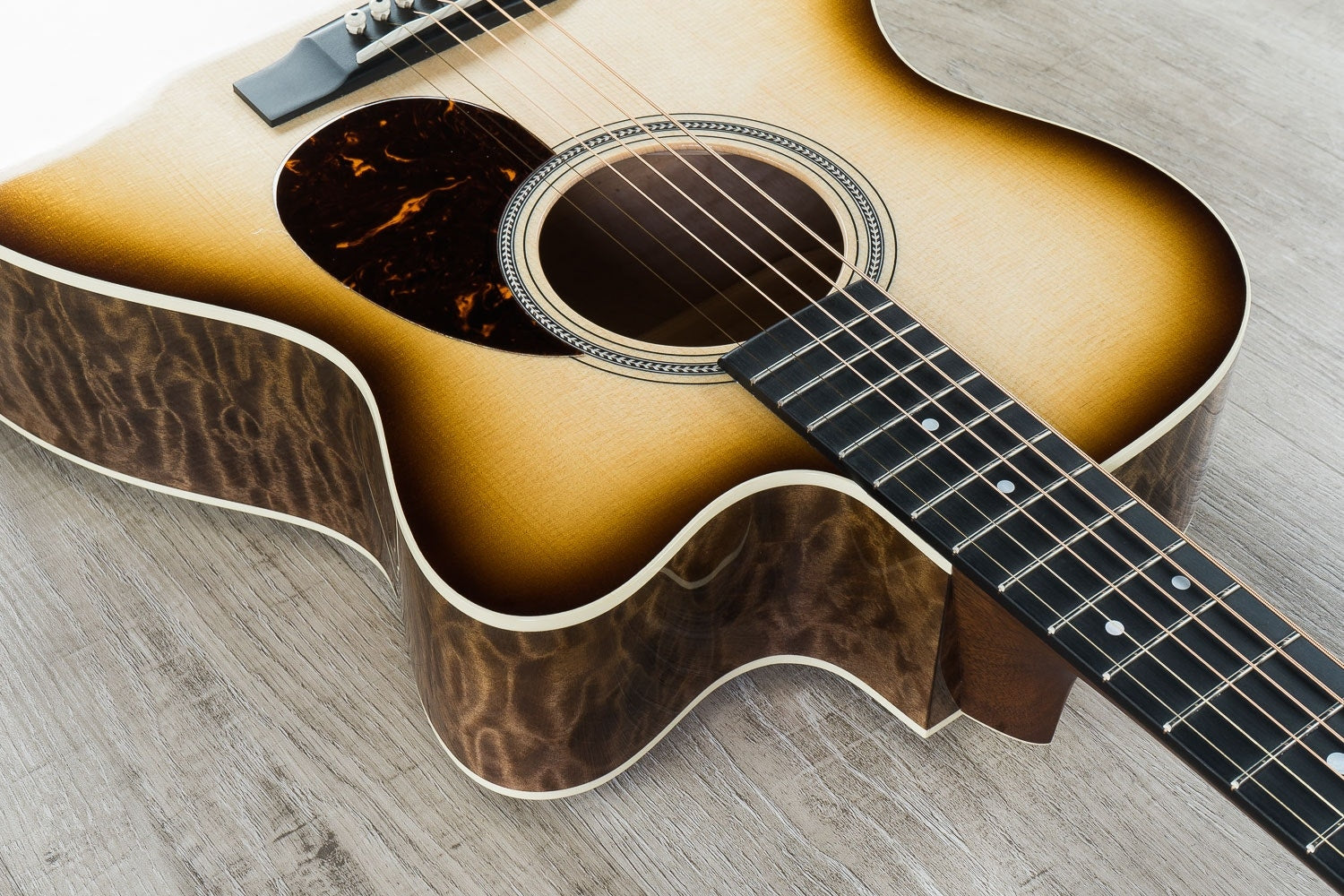 Martin NAMM 2018 Custom Shop 000 Acoustic Guitar, Quilted Maple Back/Sides, Sitka Spruce Top, Hard Case - Trans Walnut Edge Sunburst