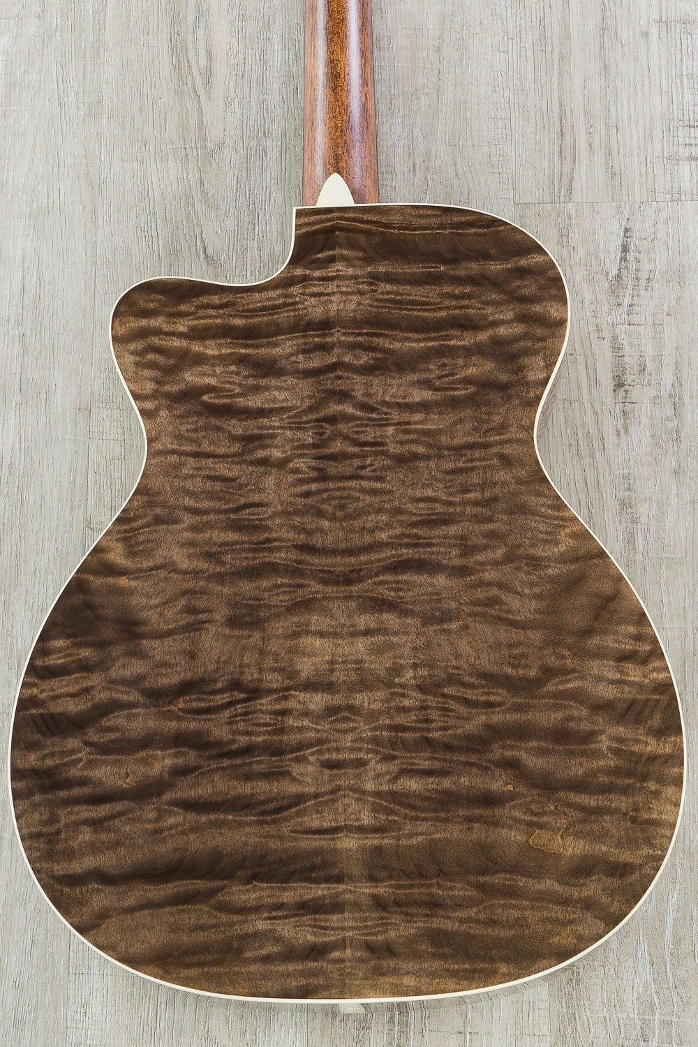 Martin NAMM 2018 Custom Shop 000 Acoustic Guitar, Quilted Maple Back/Sides, Sitka Spruce Top, Hard Case - Trans Walnut Edge Sunburst