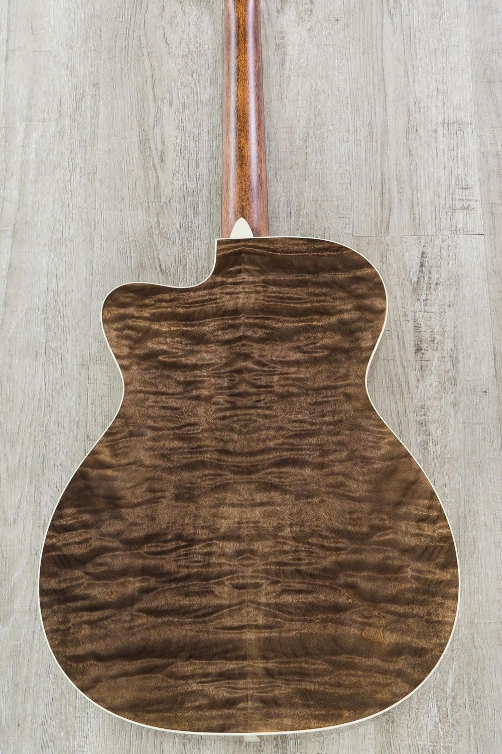Martin NAMM 2018 Custom Shop 000 Acoustic Guitar, Quilted Maple Back/Sides, Sitka Spruce Top, Hard Case - Trans Walnut Edge Sunburst