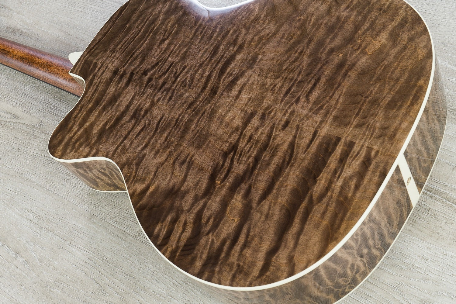 Martin NAMM 2018 Custom Shop 000 Acoustic Guitar, Quilted Maple Back/Sides, Sitka Spruce Top, Hard Case - Trans Walnut Edge Sunburst