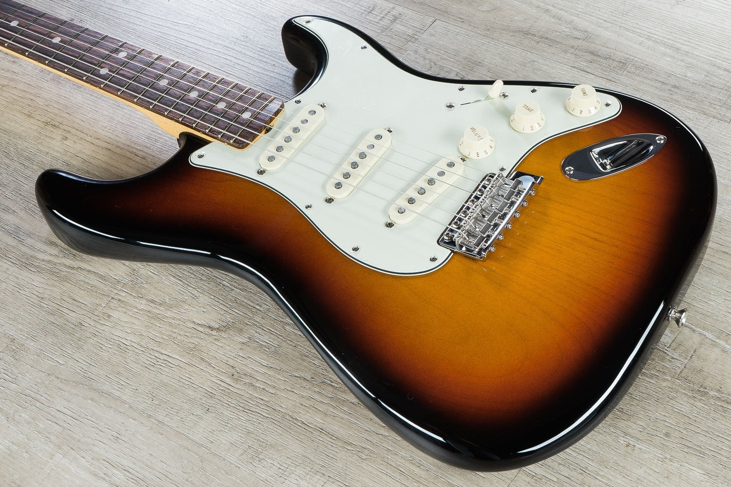 Fender American Original '60s Stratocaster Electric Guitar, Rosewood Fingerboard, Hard Case - 3-Color Sunburst (B-Stock)