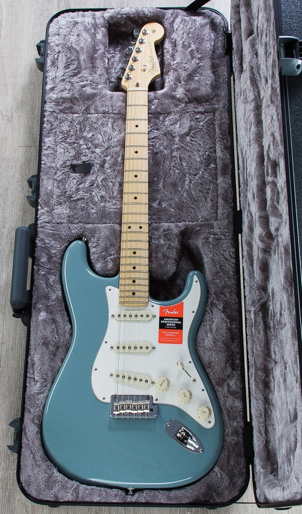 Fender American Pro Stratocaster Electric Guitar, Maple Fingerboard, Hard Case - Sonic Gray (Open Box)