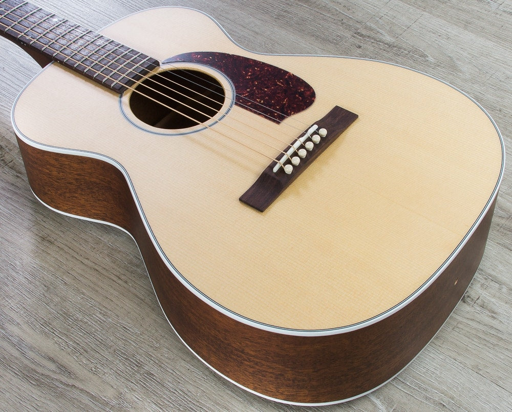 Guild M-40 Troubadour Concert Acoustic Guitar, Indian Rosewood Fretboard, Hard Case - Natural