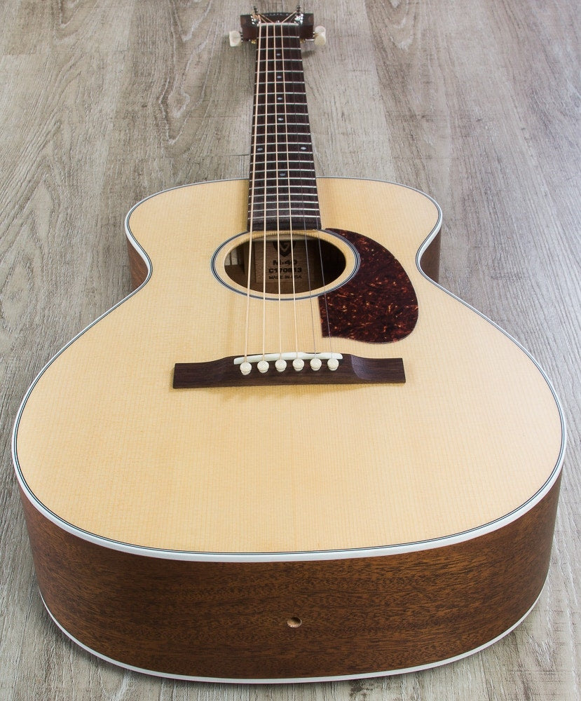 Guild M-40 Troubadour Concert Acoustic Guitar, Indian Rosewood Fretboard, Hard Case - Natural