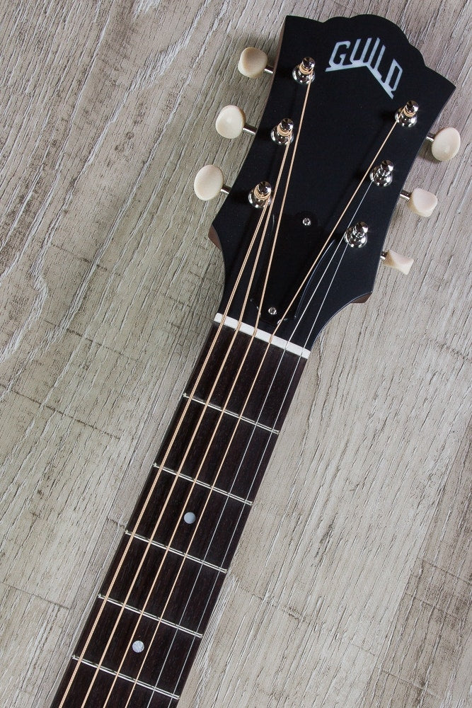 Guild M-40 Troubadour Concert Acoustic Guitar, Indian Rosewood Fretboard, Hard Case - Natural