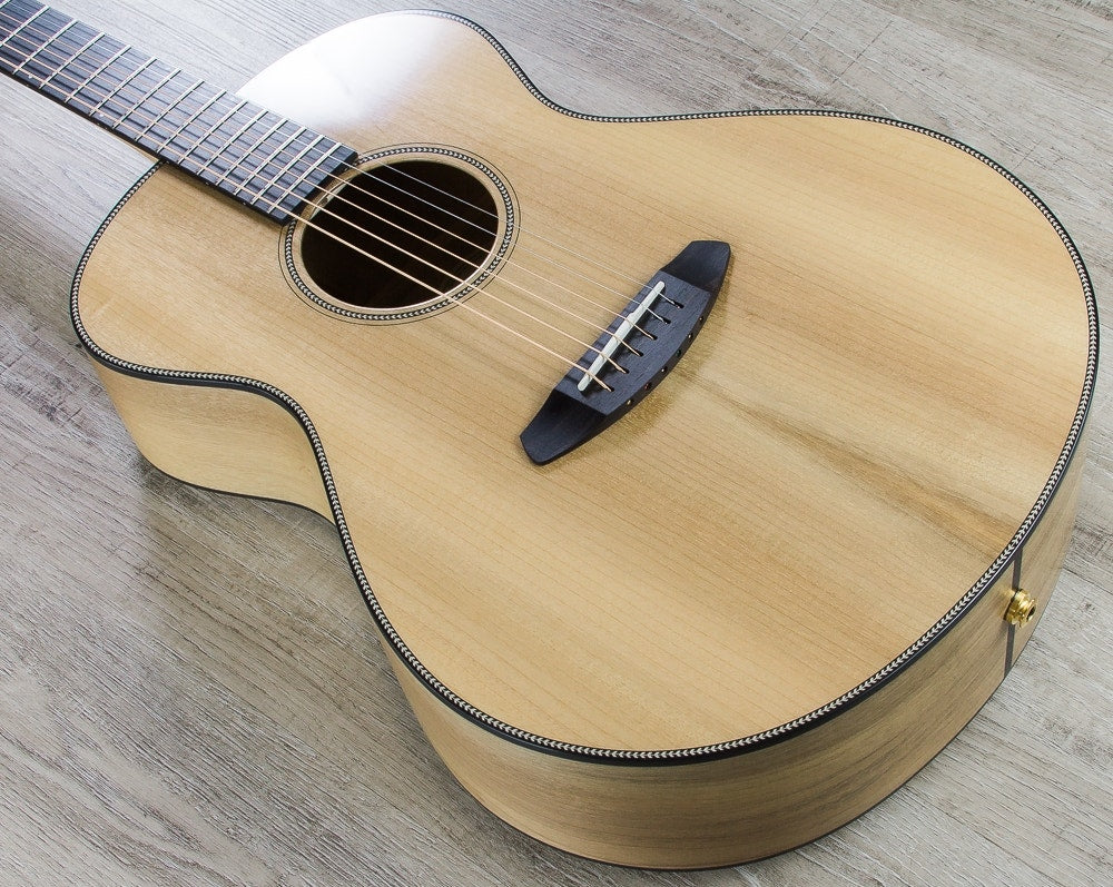 Breedlove Oregon Concert E Myrtlewood Acoustic-Electric Guitar with Hard Case