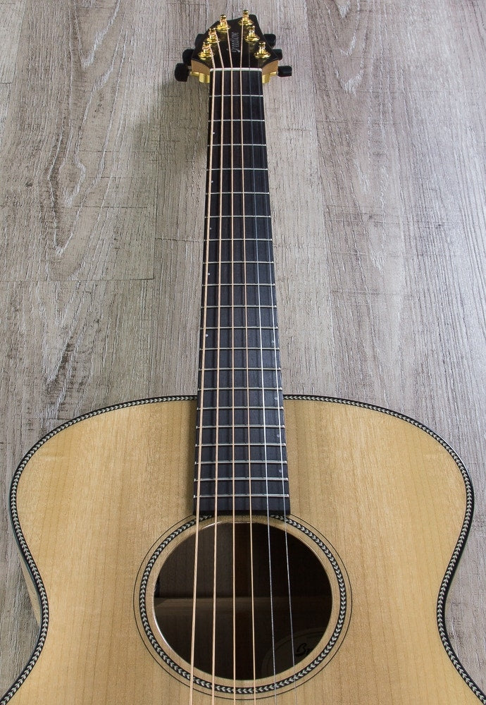 Breedlove Oregon Concert E Myrtlewood Acoustic-Electric Guitar with Hard Case