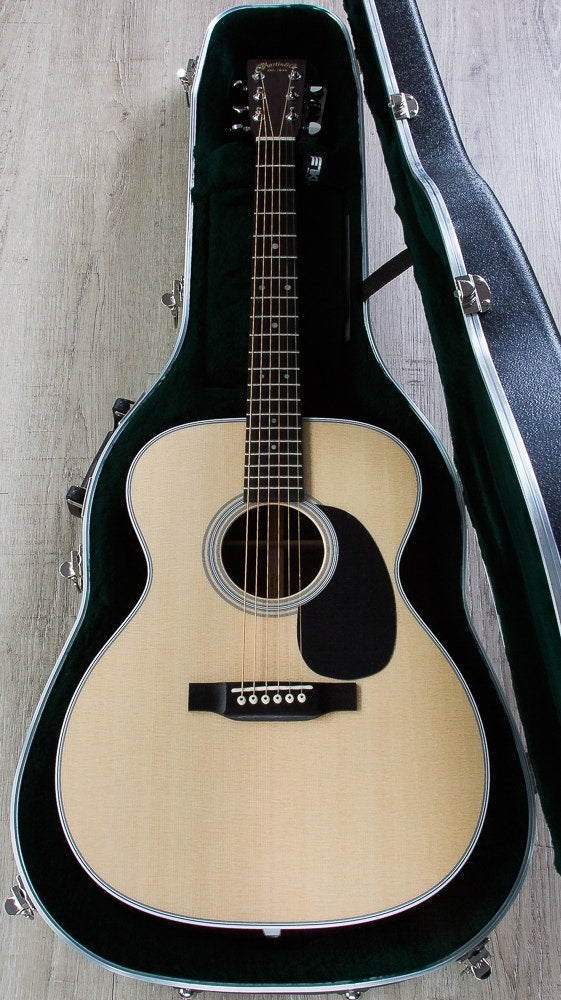 Martin Standard Series 000‑28 Auditorium Acoustic Guitar with Case - Natural