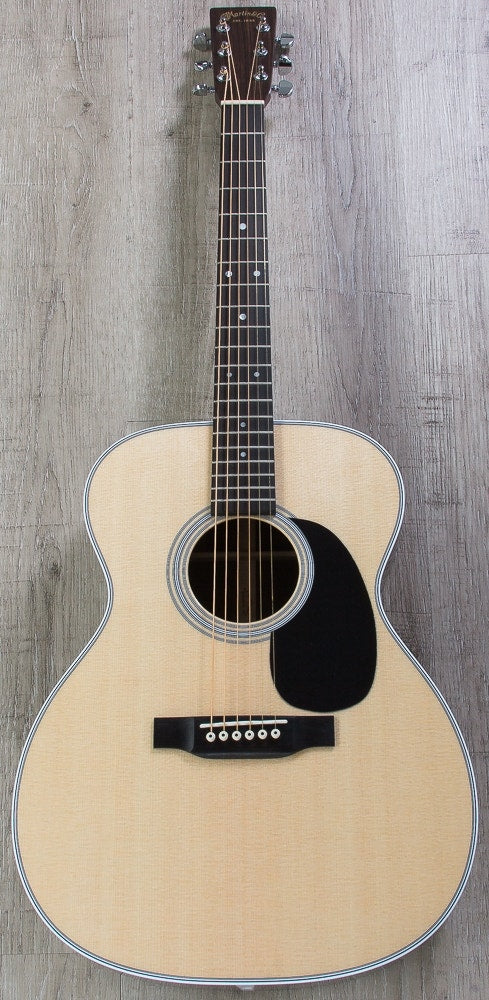 Martin Standard Series 000‑28 Auditorium Acoustic Guitar with Case - Natural