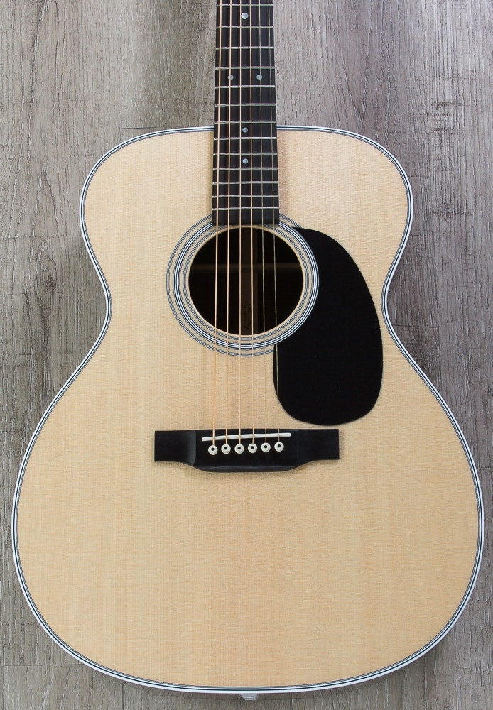 Martin Standard Series 000‑28 Auditorium Acoustic Guitar with Case - Natural