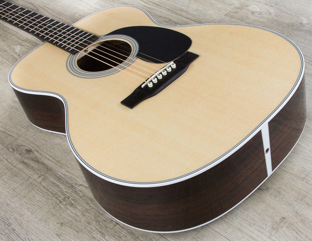 Martin Standard Series 000‑28 Auditorium Acoustic Guitar with Case - Natural