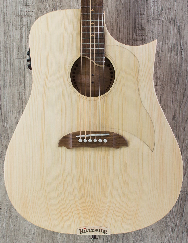 Riversong TRAD CDN P N Tradition Canadian Performer Acoustic-Electric Guitar with Case
