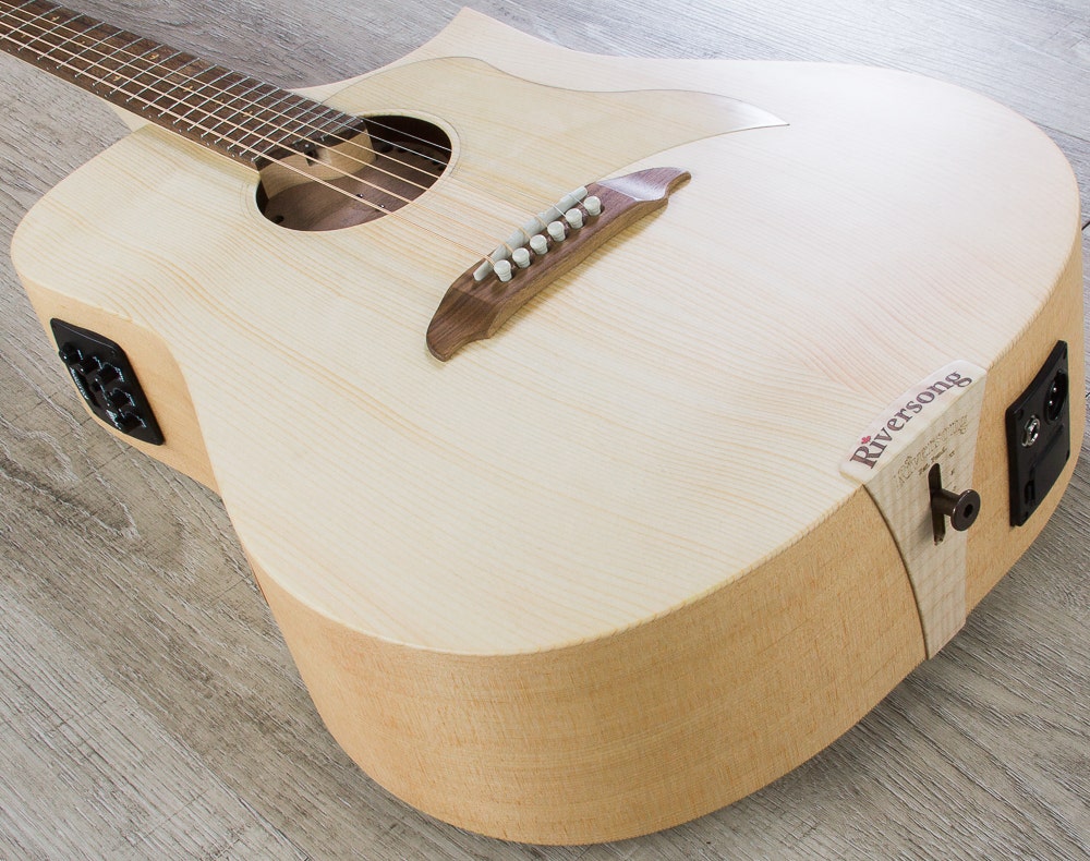 Riversong TRAD CDN P N Tradition Canadian Performer Acoustic-Electric Guitar with Case