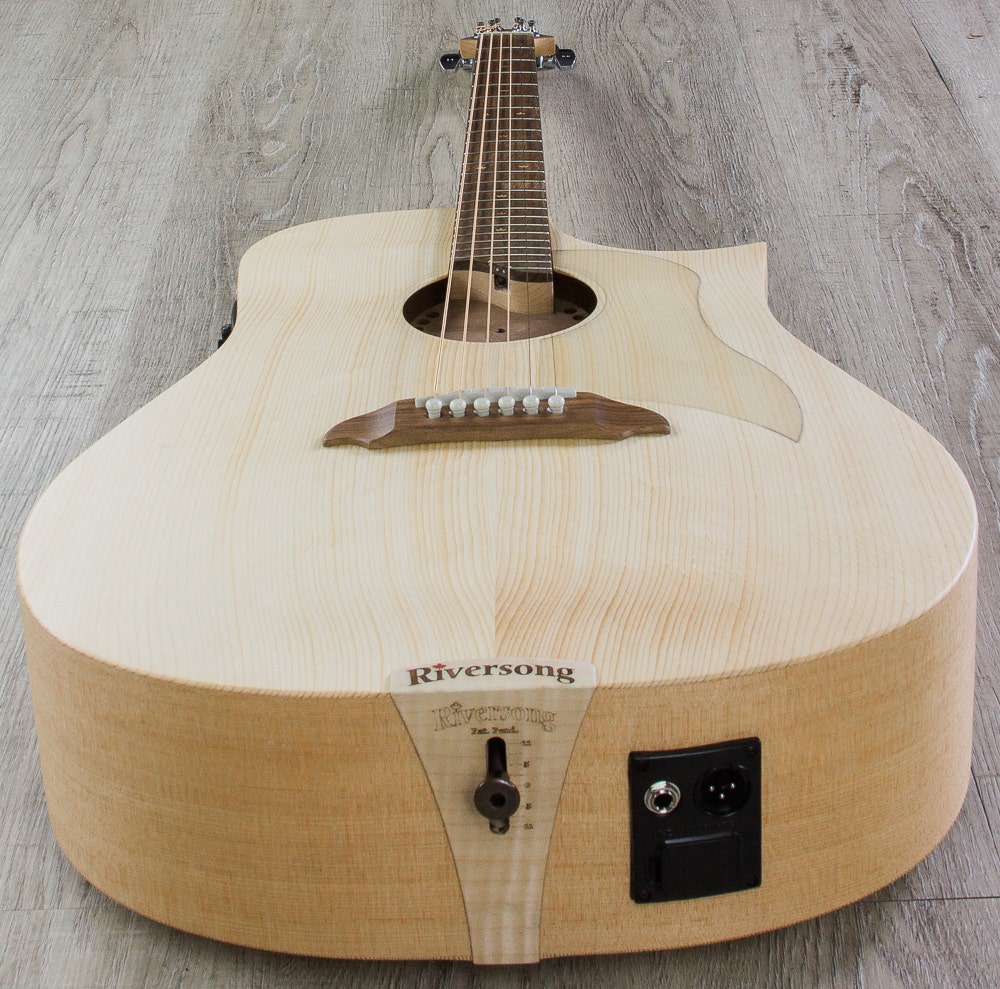 Riversong TRAD CDN P N Tradition Canadian Performer Acoustic-Electric Guitar with Case