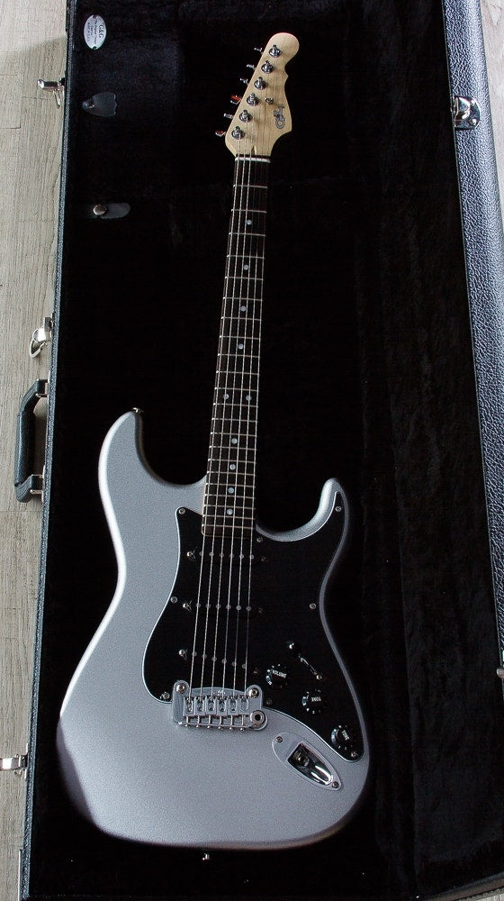G&L USA Legacy Electric Guitar, Rosewood Fingerboard, Hard Case - Silver Metallic Frost
