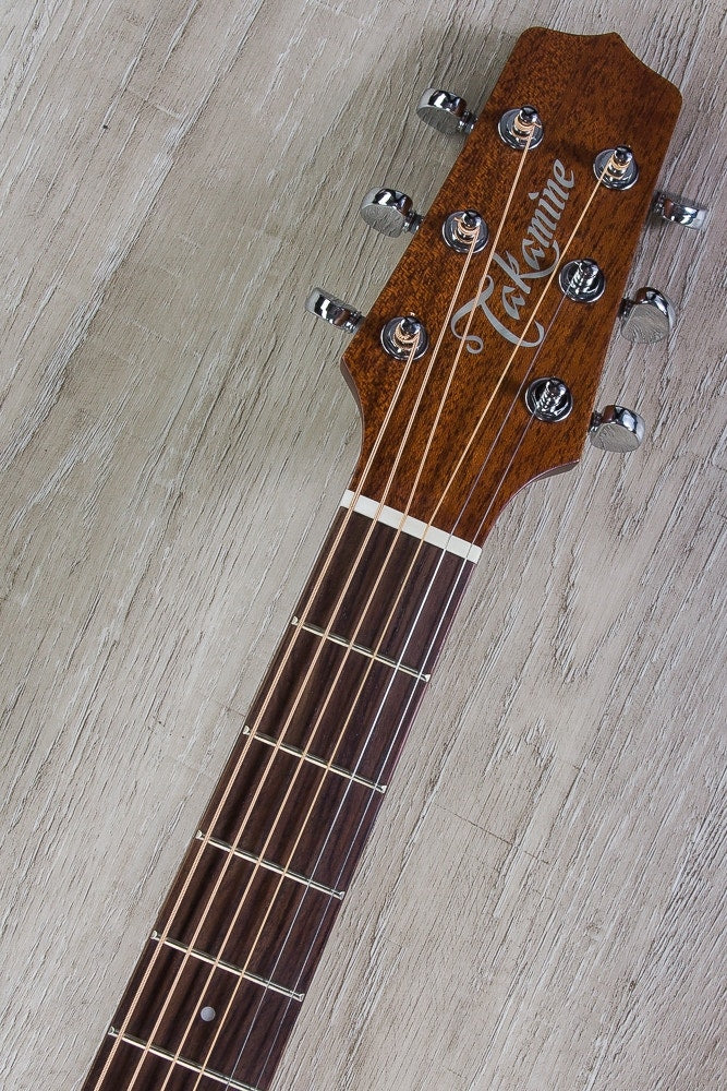 Takamine P2DC Pro Series 2 Dreadnought Body Acoustic/Electric Guitar with Case