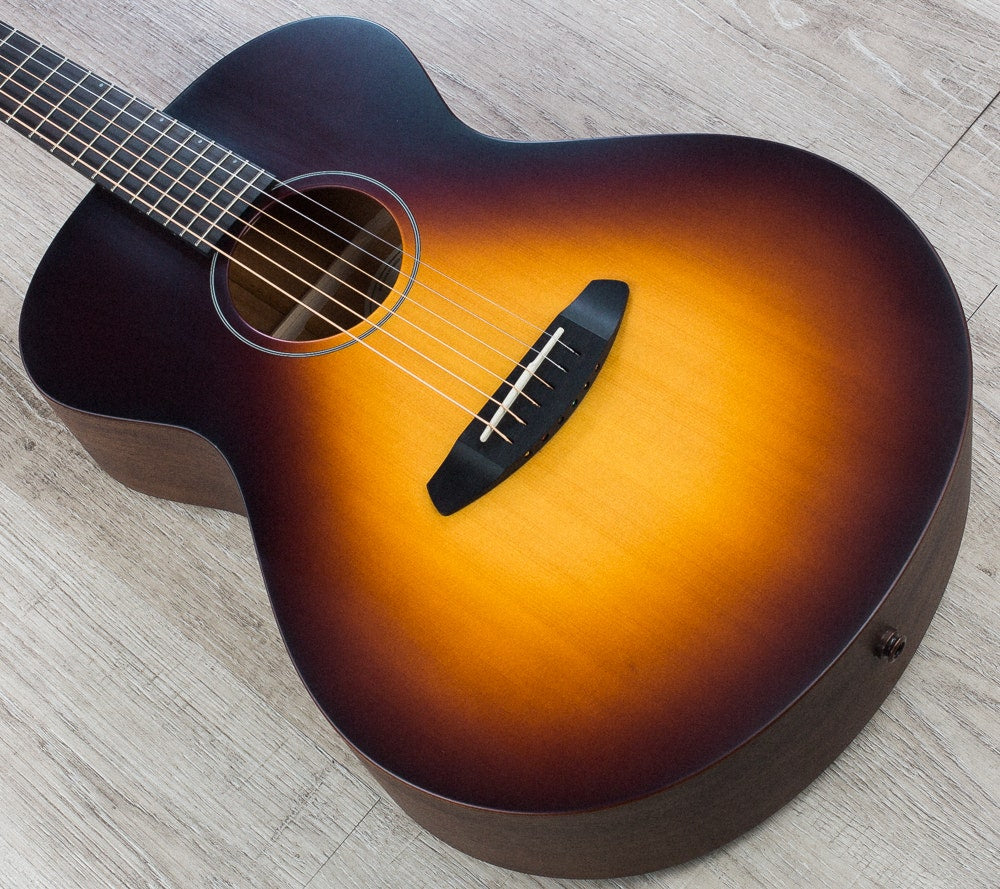 Breedlove USA Concert Moon Light Acoustic-Electric Guitar, Sitka Spruce Top, Deluxe Hard Shell Case (B-STOCK)