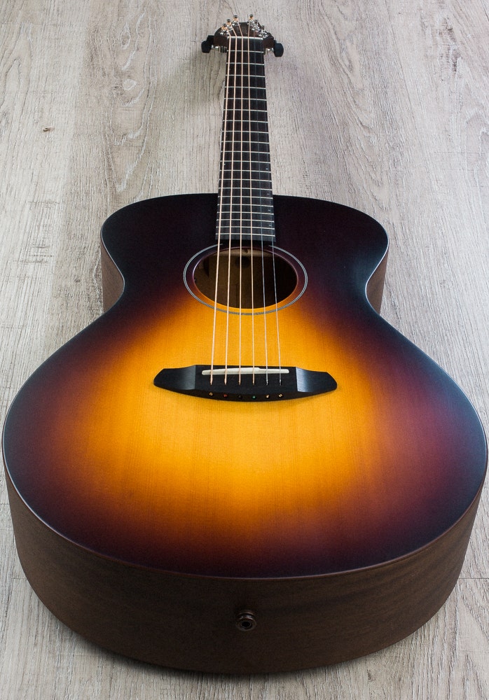 Breedlove USA Concert Moon Light Acoustic-Electric Guitar, Sitka Spruce Top, Deluxe Hard Shell Case (B-STOCK)