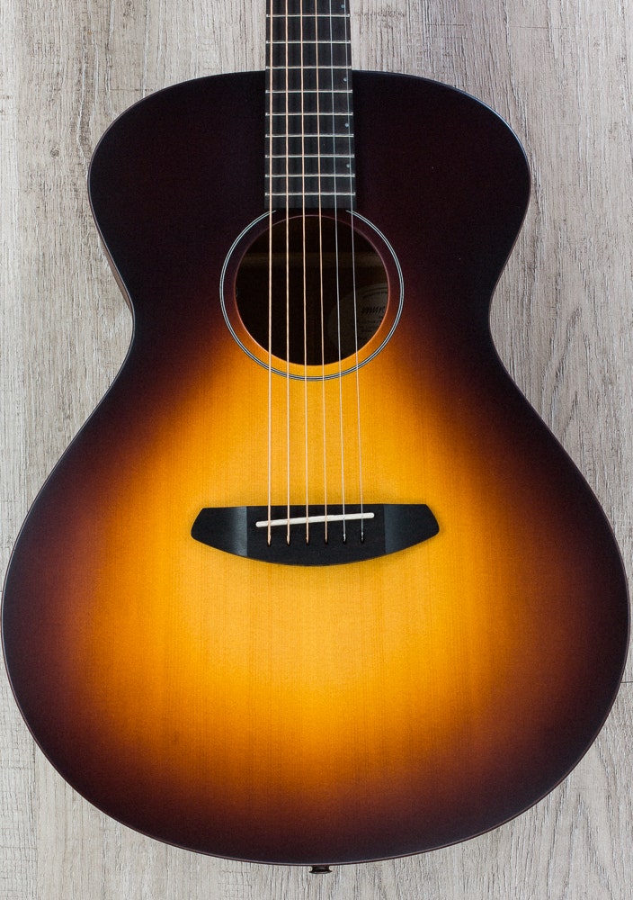 Breedlove USA Concert Moon Light Acoustic-Electric Guitar, Sitka Spruce Top, Deluxe Hard Shell Case (B-STOCK)