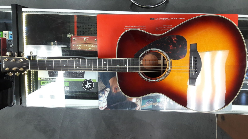 Yamaha LS16R L Series Rosewood Acoustic-Electric Guitar with Hardshell Case - Brown Sunburst (Open Box)