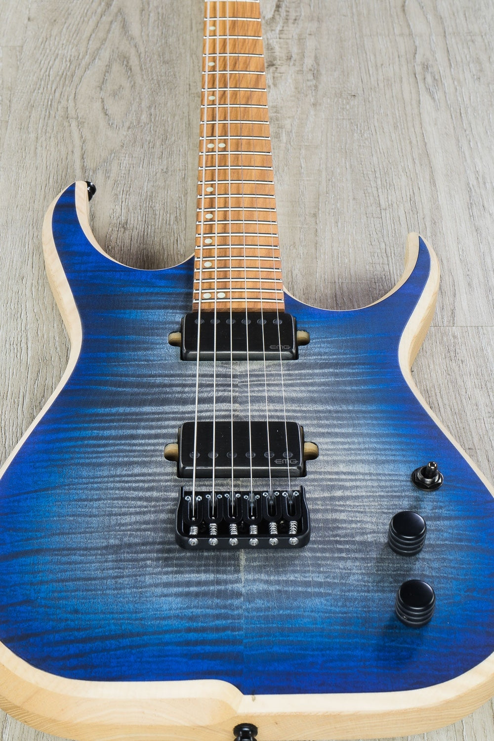 Skervesen Raptor 6 - 6-String Electric Guitar, Flamed Maple Top, Hard Case - Blue