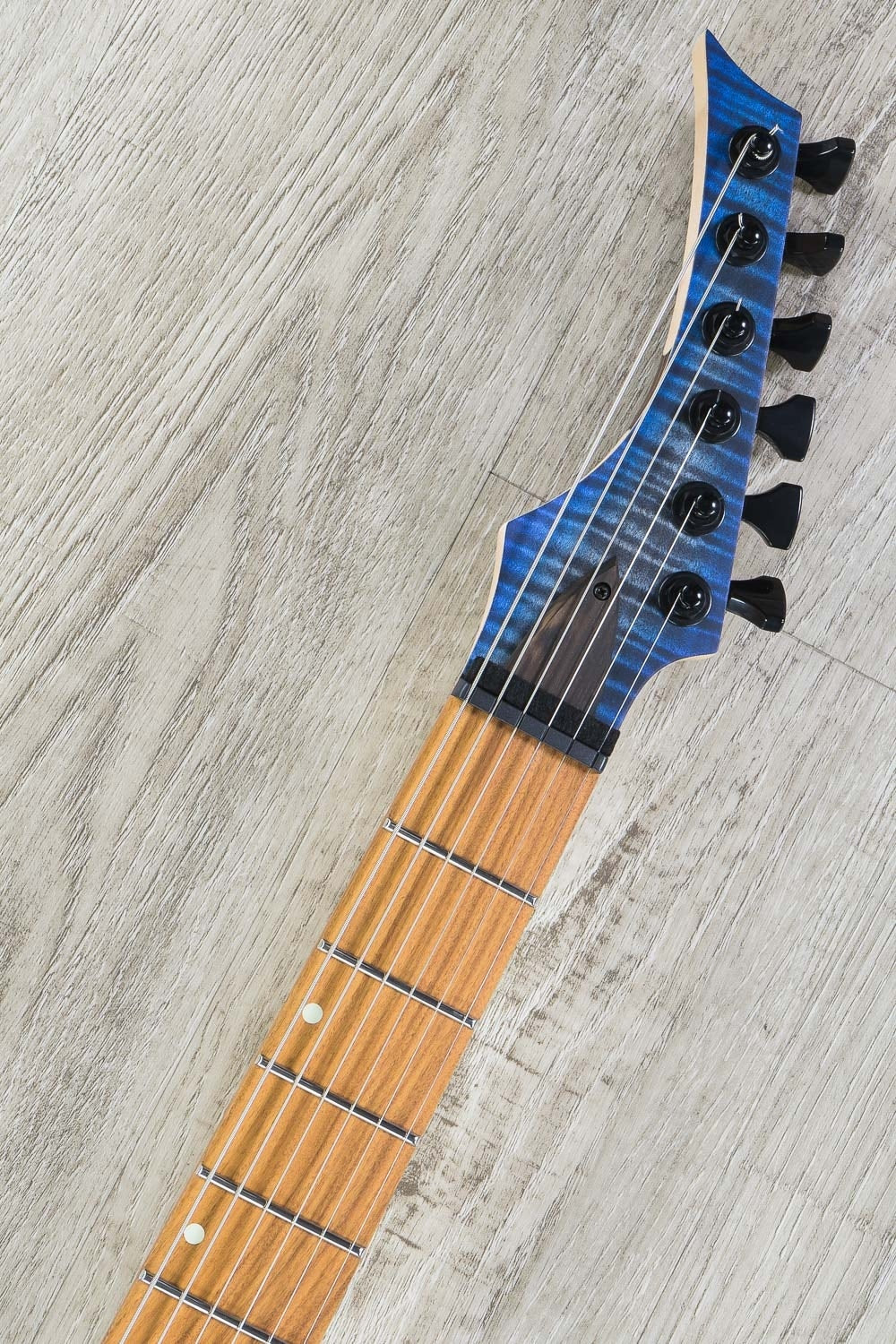 Skervesen Raptor 6 - 6-String Electric Guitar, Flamed Maple Top, Hard Case - Blue