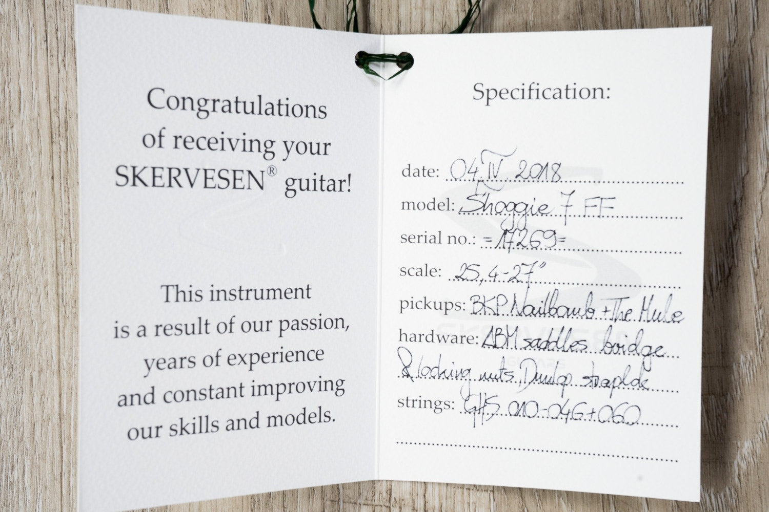Skervesen Shoggie 7 FF Headless Multiscale 7-String Electric Guitar, Poplar Burl Top, Hard Case - Silver Blue Fade